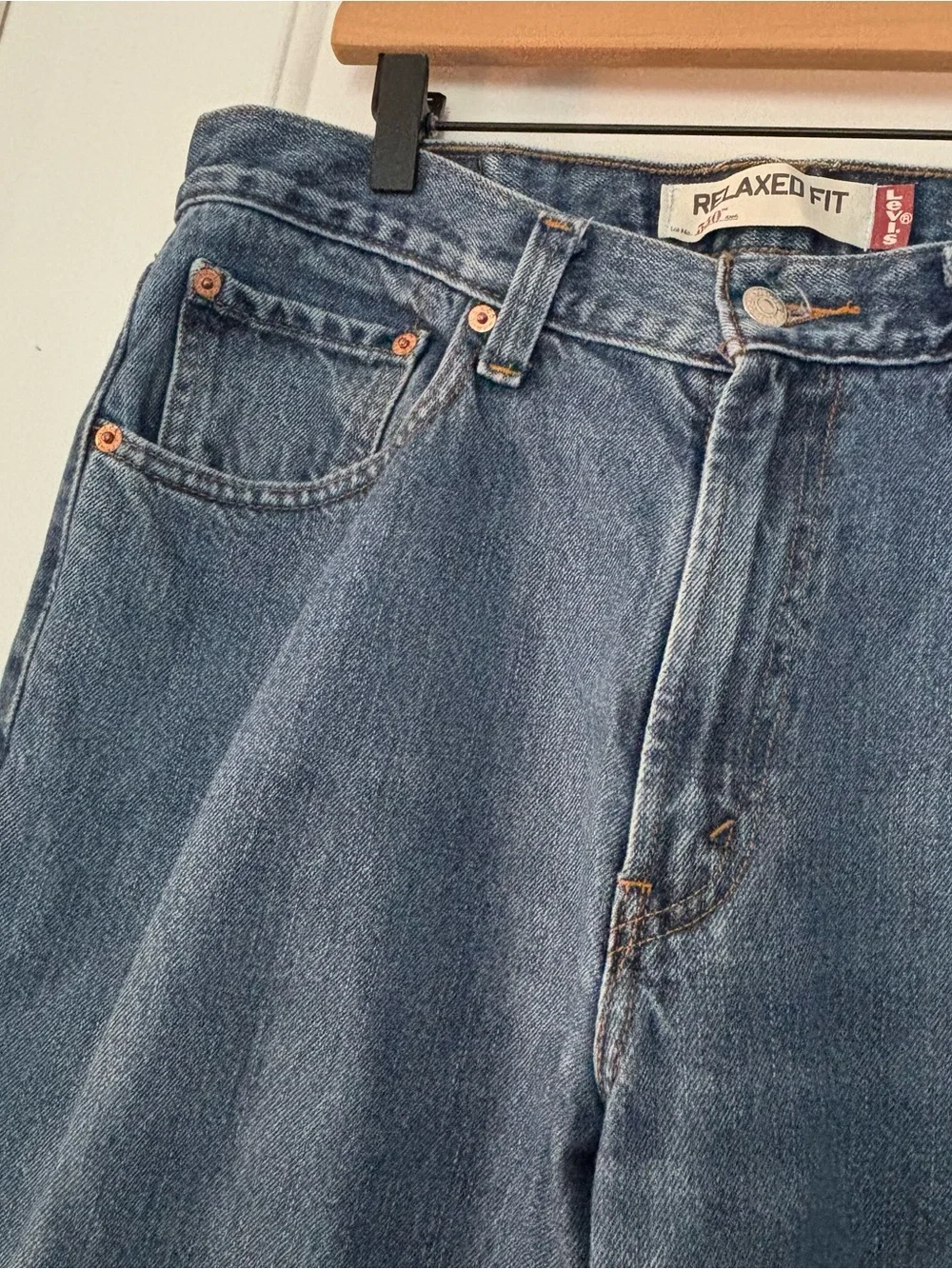 Levi’s 550 relaxed fit 34x36 men’s medium wash tapered
